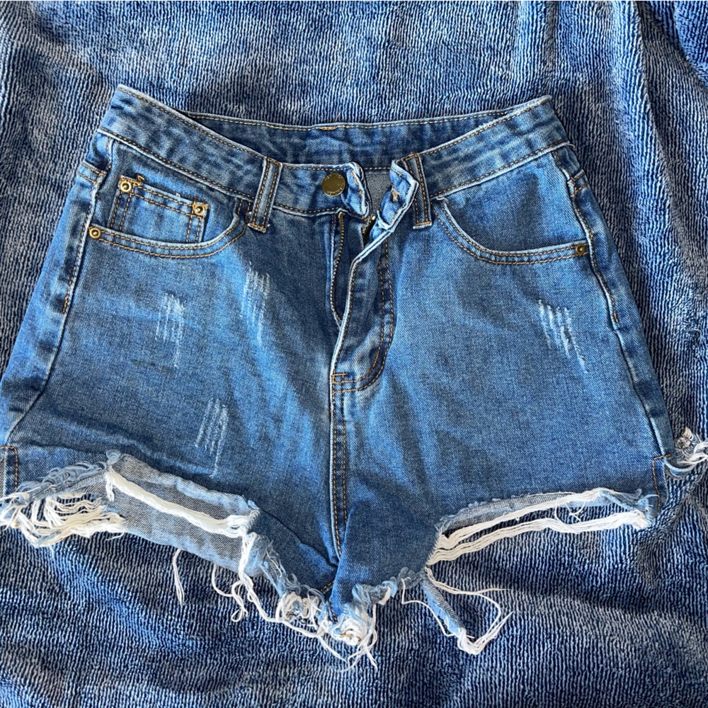 distressed denim short size small